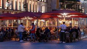 郝倩：吃晚饭送住宿 宵禁下为生存而战的法国餐饮业